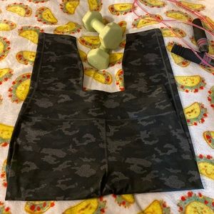 Mid-Rise Camo Print PowerHold Legging NWOT